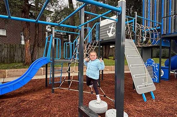 Amor-monkey-bars