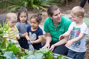Thomas-Carlyle-Children_s-Centre-garden-5